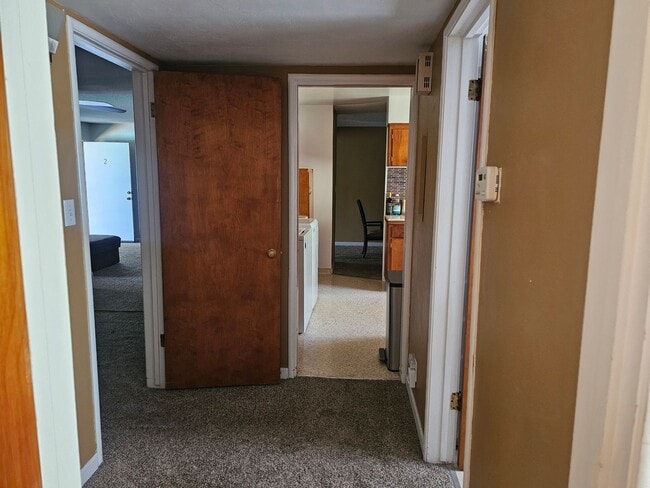 Building Photo - Cute partially furnished apartment with sm...