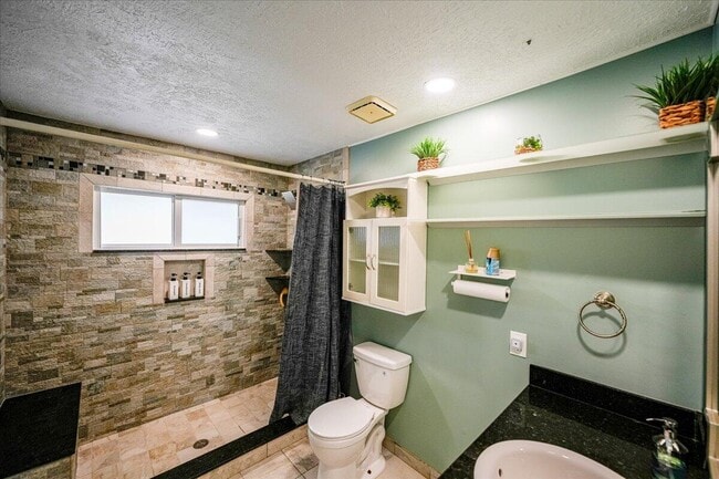 Building Photo - 1326 SW Bartell Ave