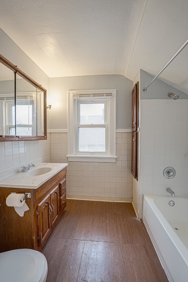 Building Photo - 814 22nd Ave