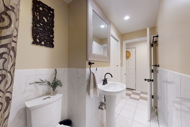 Building Photo - 37 Marivista Ave