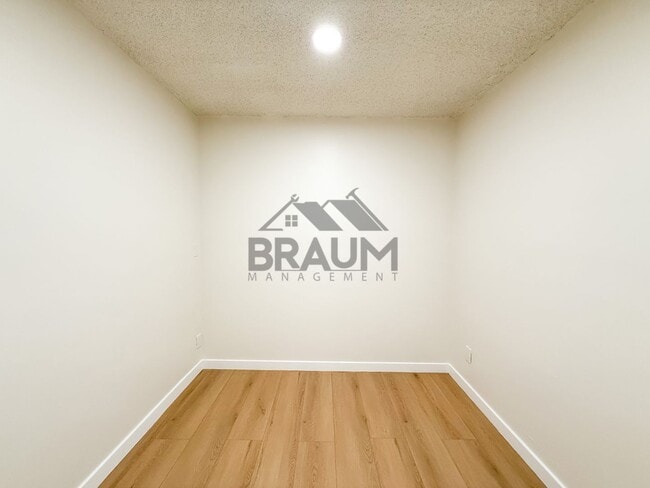 Building Photo - 6039 Whitsett Ave