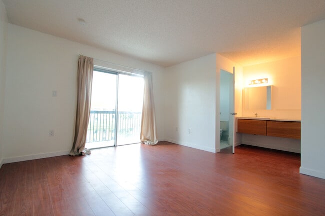 Building Photo - 6440 SW 130th Ave