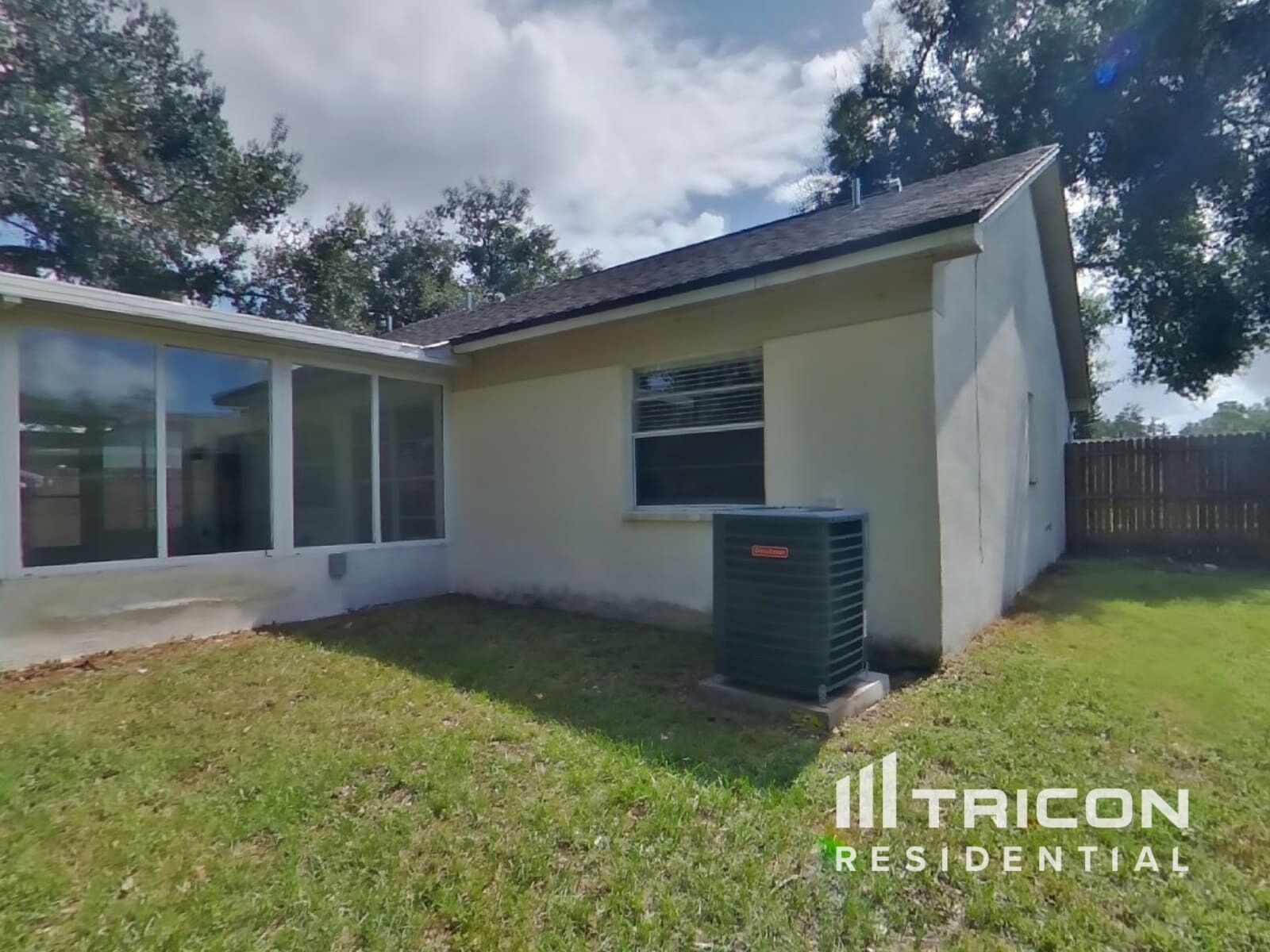Building Photo - 1028 Hardwood Dr