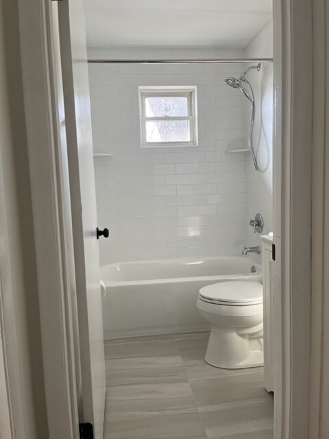 bath room - 9800 Chambers Ct