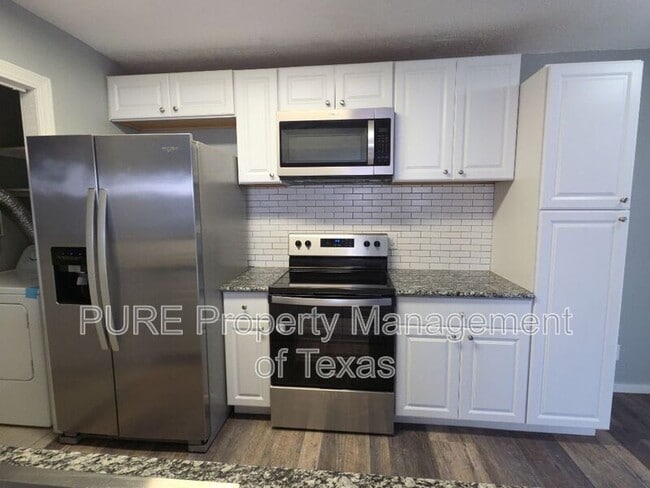 Building Photo - 5808 Wellington Dr