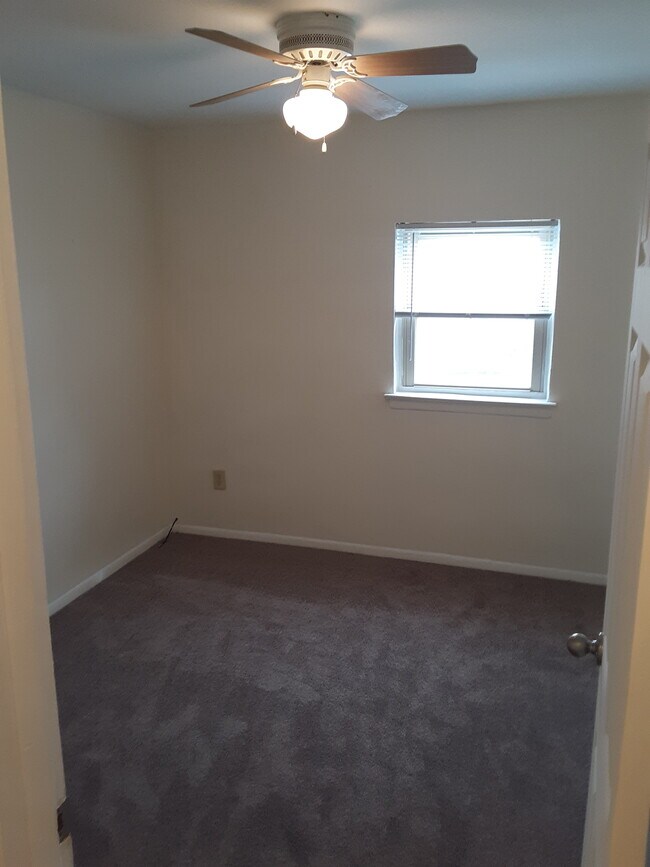 Carpeted Small Bedroom - 1730 Cottman Ave