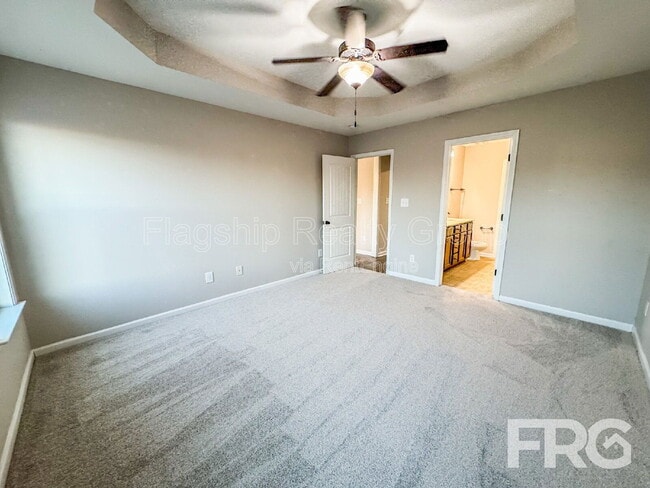 Building Photo - 200 Willow Pond Dr