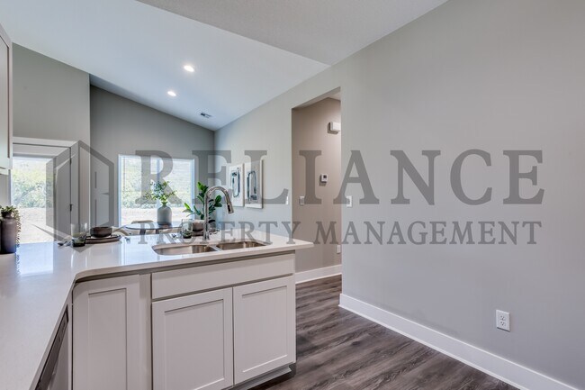 Building Photo - 4940 N Vassar Ave