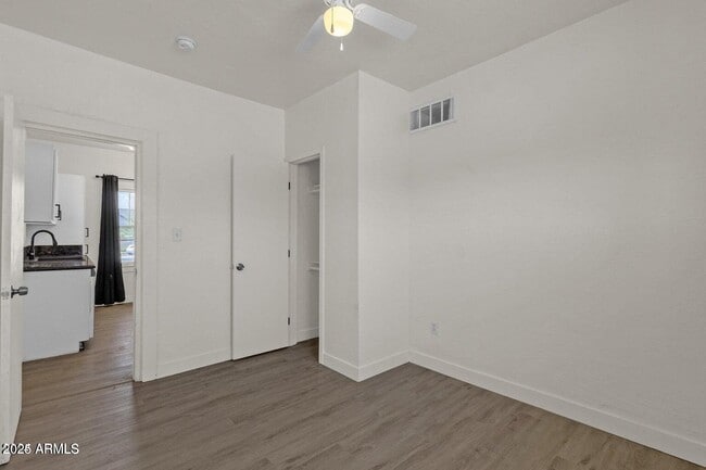 Building Photo - 325 N 18th Dr
