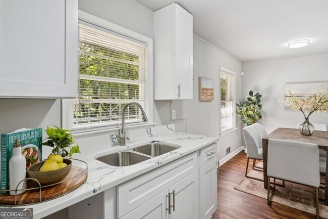 Building Photo - 3036 Will Rogers Pl SE