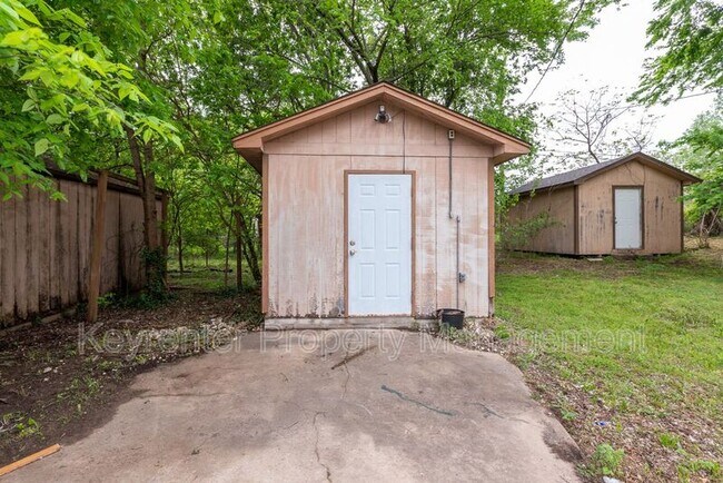 Building Photo - 526 S 39th W Ave