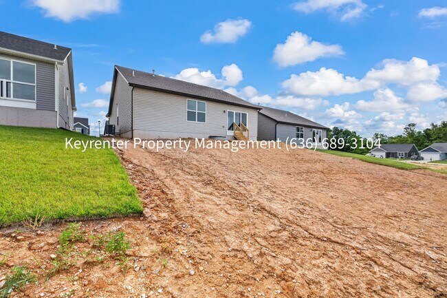Building Photo - Spacious 3BR Home with Open Floor Plan, Walk-In Closet & Patio