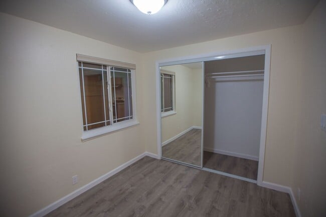 Building Photo - 165-167 Miriam St