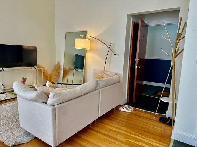 Building Photo - 199 Winthrop Rd