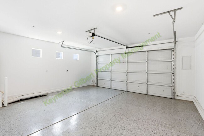 Building Photo - Fully-Furnished End Unit Gilbert Home in Warner Meadow Community