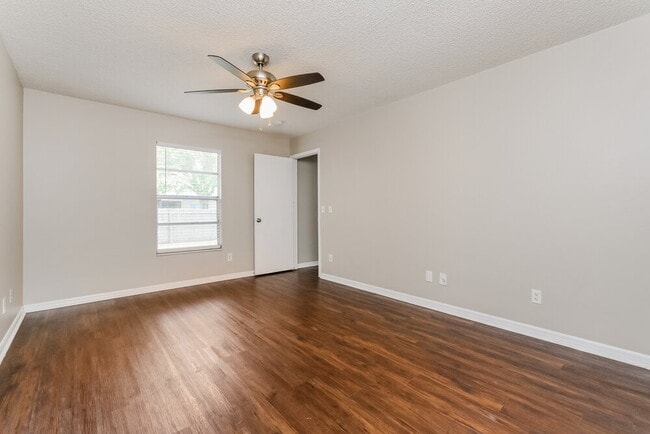 Building Photo - 718 Del Prado Dr