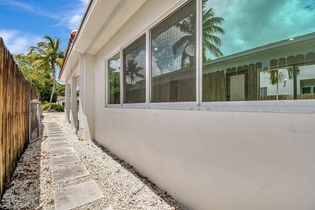 Building Photo - 420 SW 13th St
