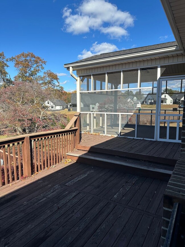 Building Photo - HOME AVALIABLE FOR RENT ON 2 ACRES!