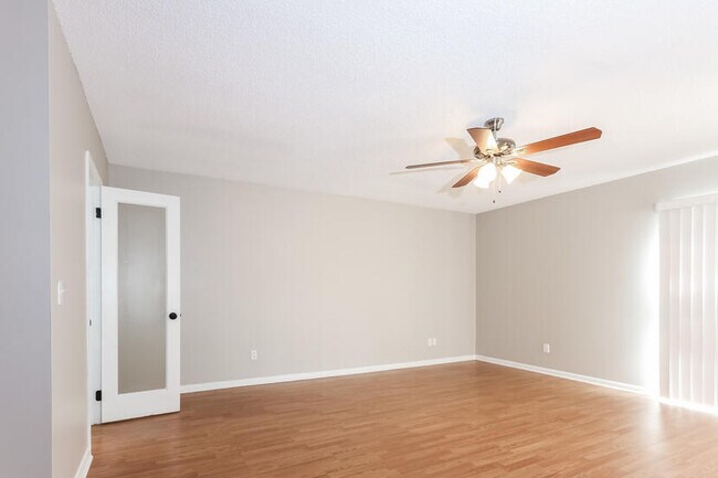 Building Photo - 2449 SE Aneci St