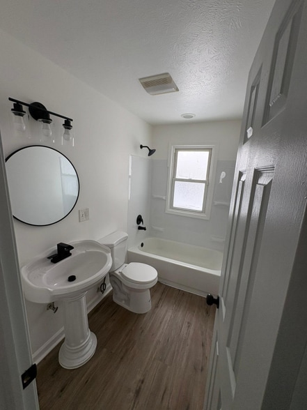 Building Photo - 5324 Kohout St