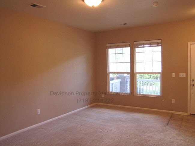 Building Photo - Beautiful 2 Bedroom Townhouse Near The Air...