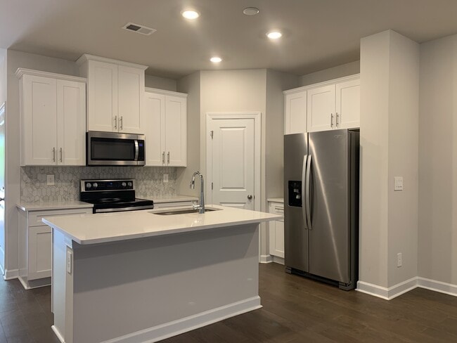 Building Photo - 1624 Vlg Grv Ln