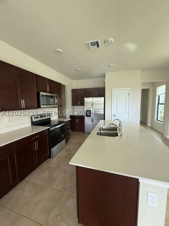 Building Photo - 2163 Appleton Cir S