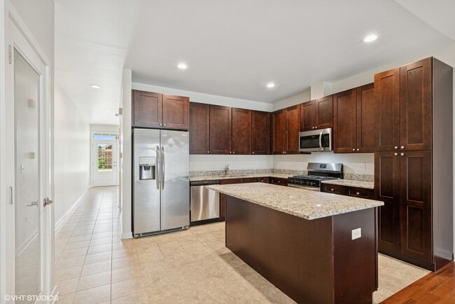 Building Photo - 763 Verandah Dr