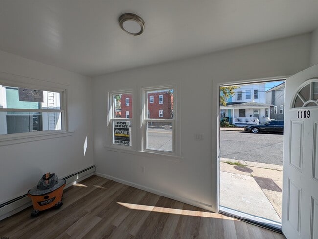 Building Photo - 1109 Adriatic Ave