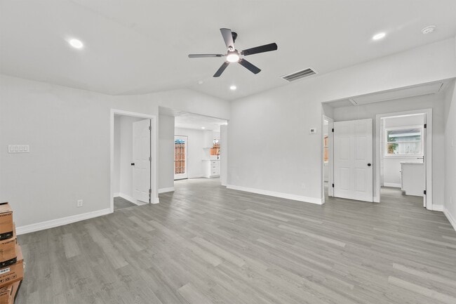 Building Photo - 1615 Hiller St