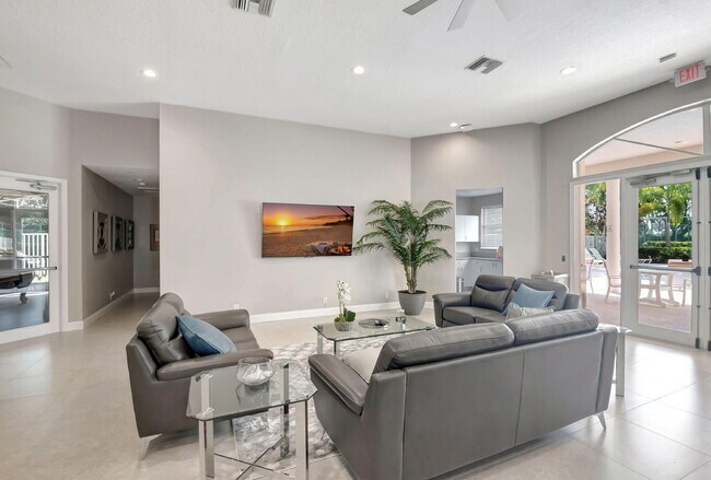 Building Photo - 5063 Ventura Dr