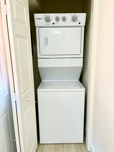 Washer/Dryer inside - 1115 S La Peer Dr