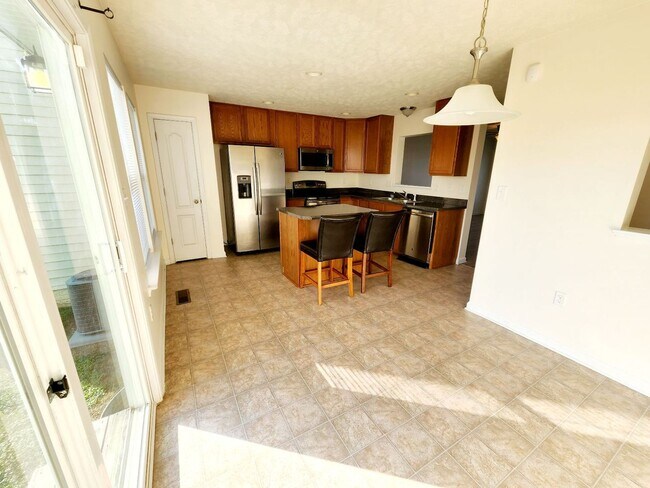 Building Photo - 3 bed/2.5 bath Townhouse in Westover - Ava...