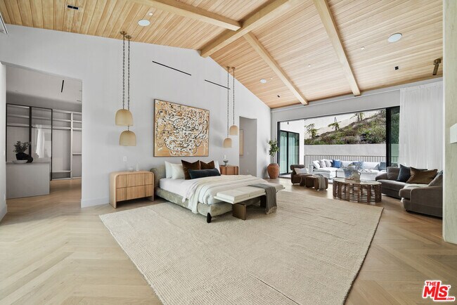 Building Photo - 10950 Verano Rd