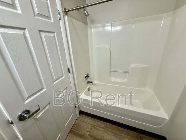 Building Photo - 622 17th St