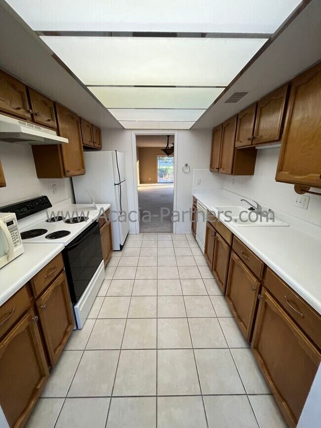 Building Photo - Dorado Country Club Estates
