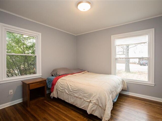 Building Photo - Brookside Bungalow!