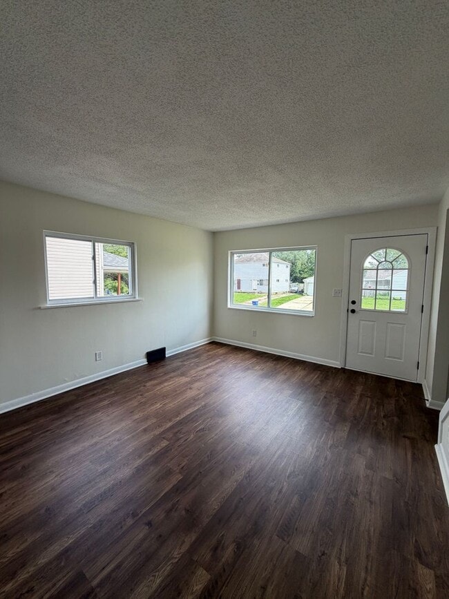Building Photo - 957 Racine Ave