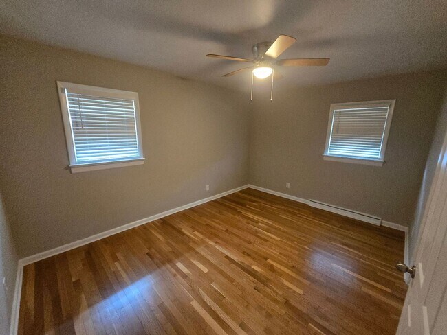 Building Photo - NEWLY REMODELED HOUSE IN COLONIAL HEIGHTS