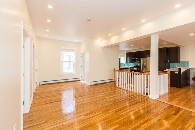 Building Photo - 126 Monument St