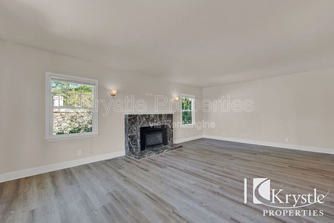 Building Photo - 42 D St