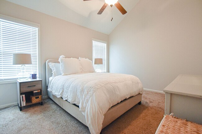 Building Photo - Pet Friendly Three Bedroom with Bonus!