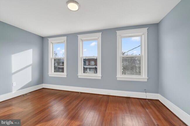 Building Photo - 632 Franklin St NE