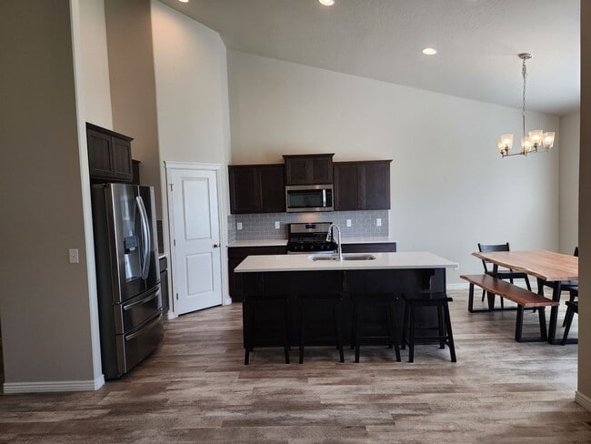 Building Photo - Beautiful, Immaculate Home in Northwest Tw...