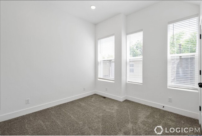 Building Photo - Stunning Mid-Row Townhome Near Downtown SLC!