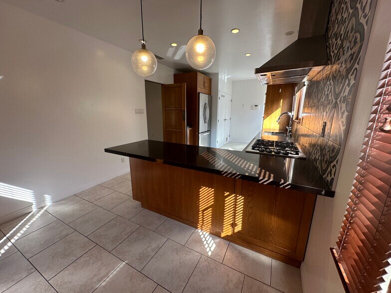 Kitchen - 1160 S Crescent Heights Blvd