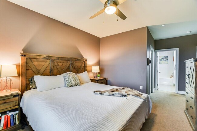 Building Photo - 2805 Dulce Ln