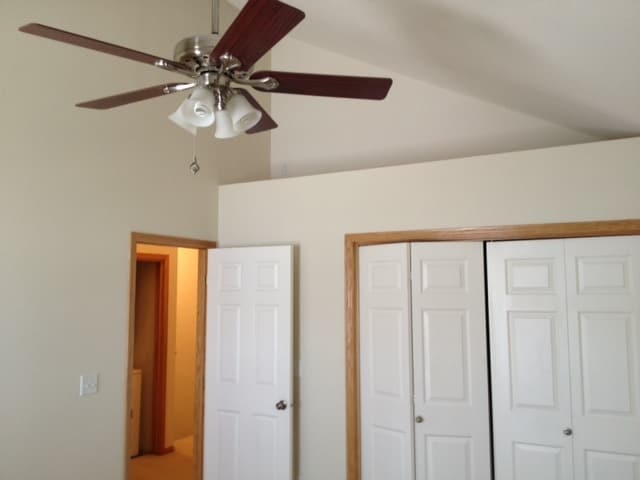 Building Photo - 1209 SE Village View Ln