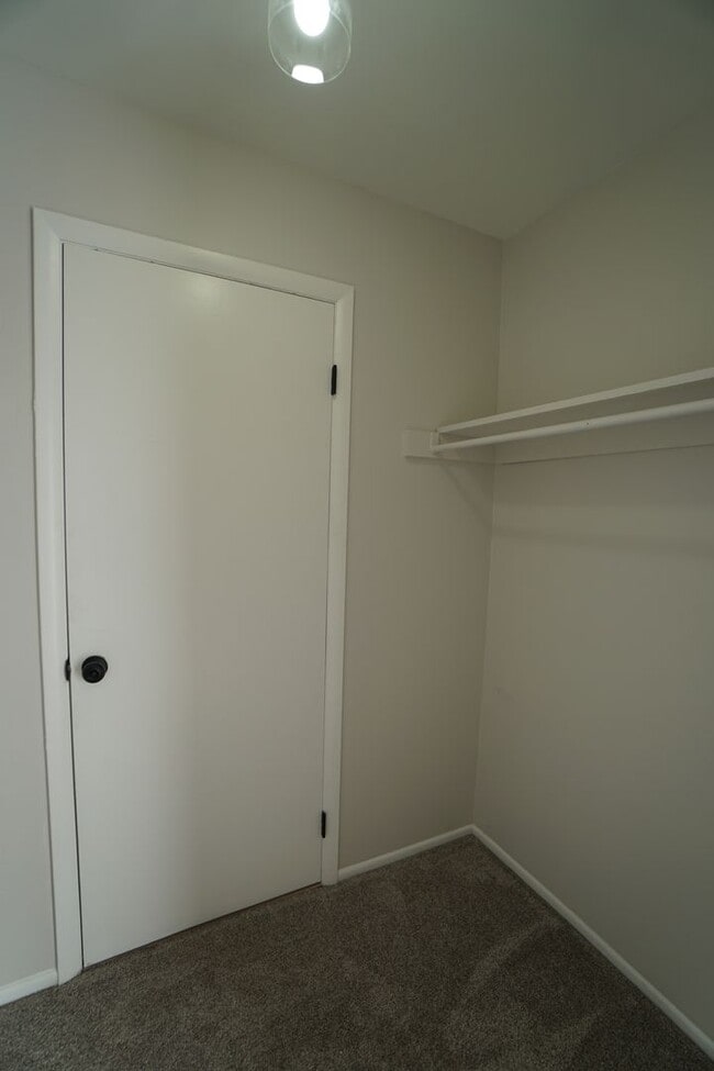 Building Photo - 6727 Dale Rd