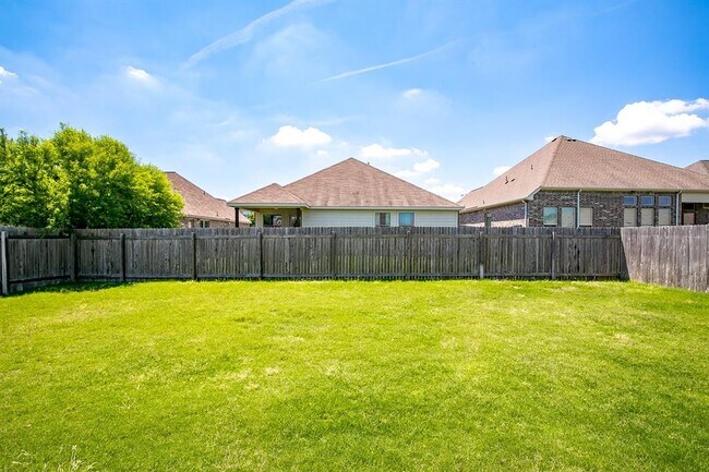 Building Photo - 908 Wolcott Dr